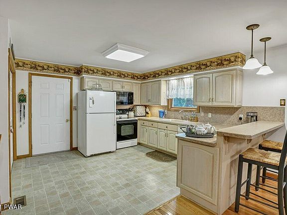 2nd image of 101 Winding Brook Dr