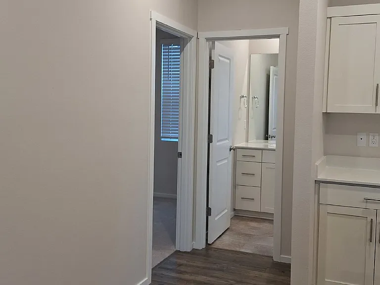 1454 NE Boxcar Dr — Photo 5
