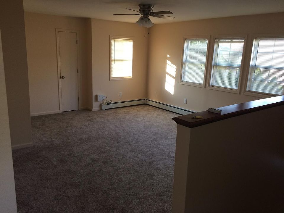 Living Room - Picture #1