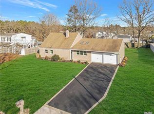 73 Pitchpine Pl, Medford, NY 11763