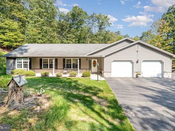 1127 Kuhn Rd, Boiling Springs, PA 17007
