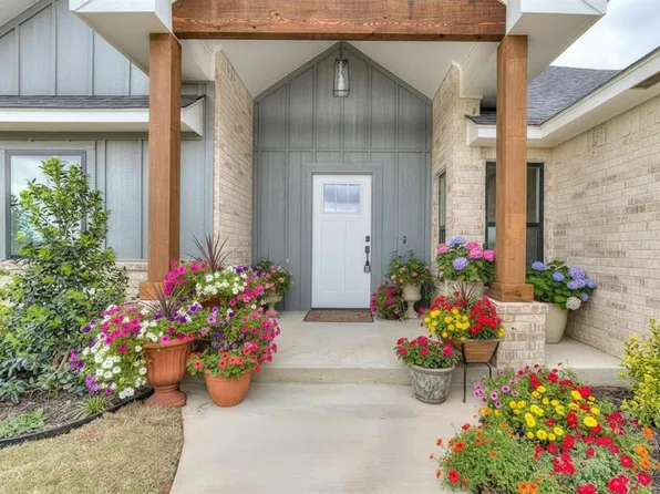 2446 Sierra Cir, Blanchard, OK 73010