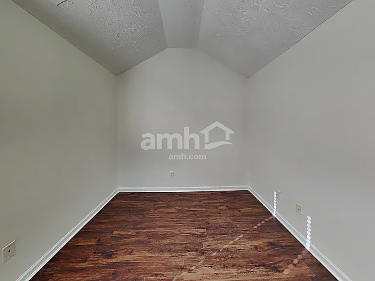 2521 Fairstone Ave — Photo 16