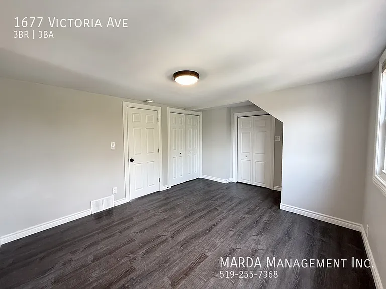 1677 Victoria Ave — Photo 30