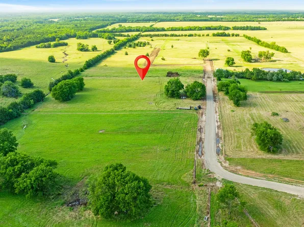 393 Private Road 33261, Sumner, TX 75486