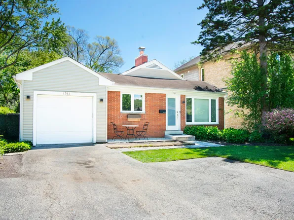 1703 Beverly Pl, Highland Park, IL 60035