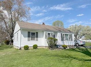 1313 W Center Dr, Fairfield, IL