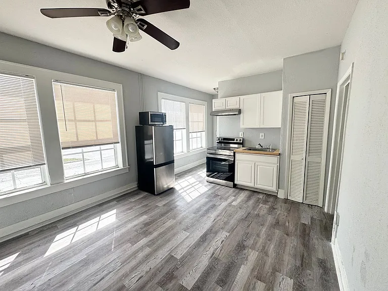 704 Cordova Dr #1 — Photo 11