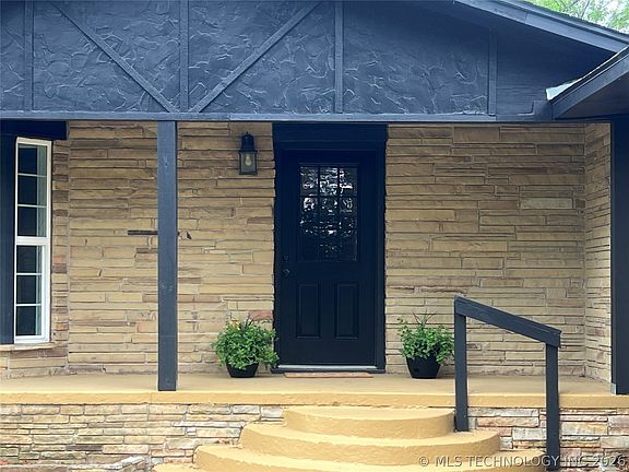 3rd image of 563 W Chambers Rd