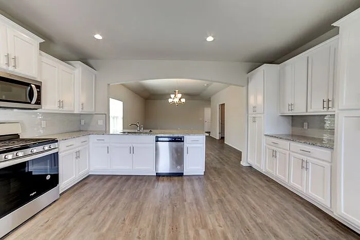 7724 S Chestnut Ave — Photo 15