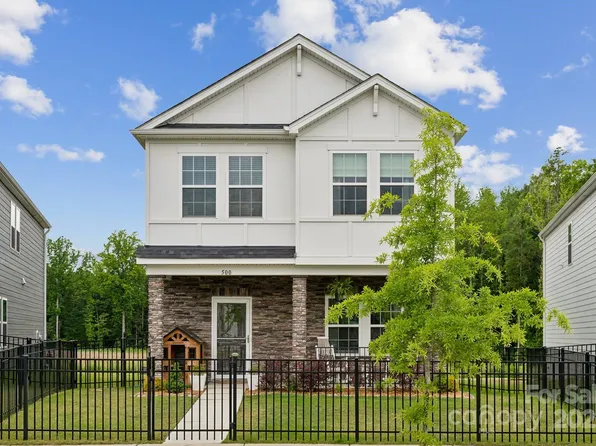 500 Cedar Knoll Cir, Pineville, NC 28134