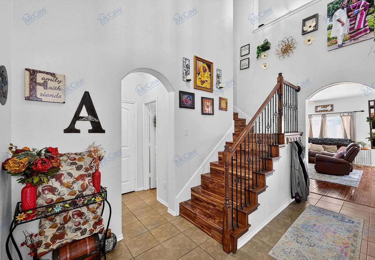 4 bed, 2.5 bath, 2400 sqft, $2,650 — Photo 2
