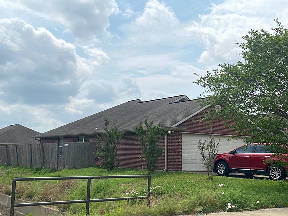 3rd image of 1004 Bougainvillea St