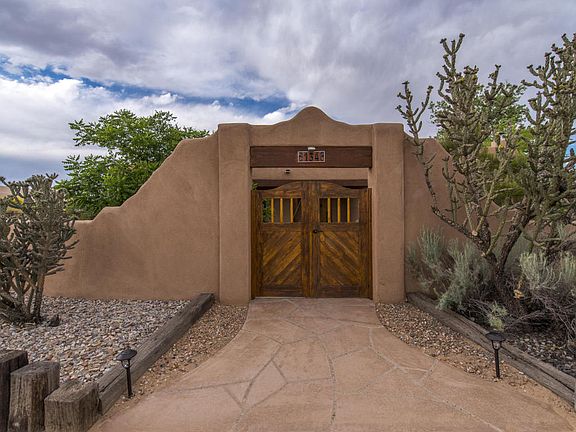 3rd image of 134 Esmeralda Ct