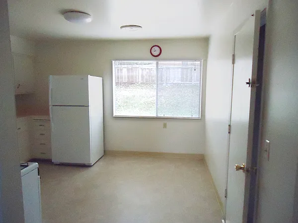 485 Ferris Ave photo 1
