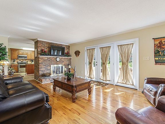 4th image of 1320 Forest Dr