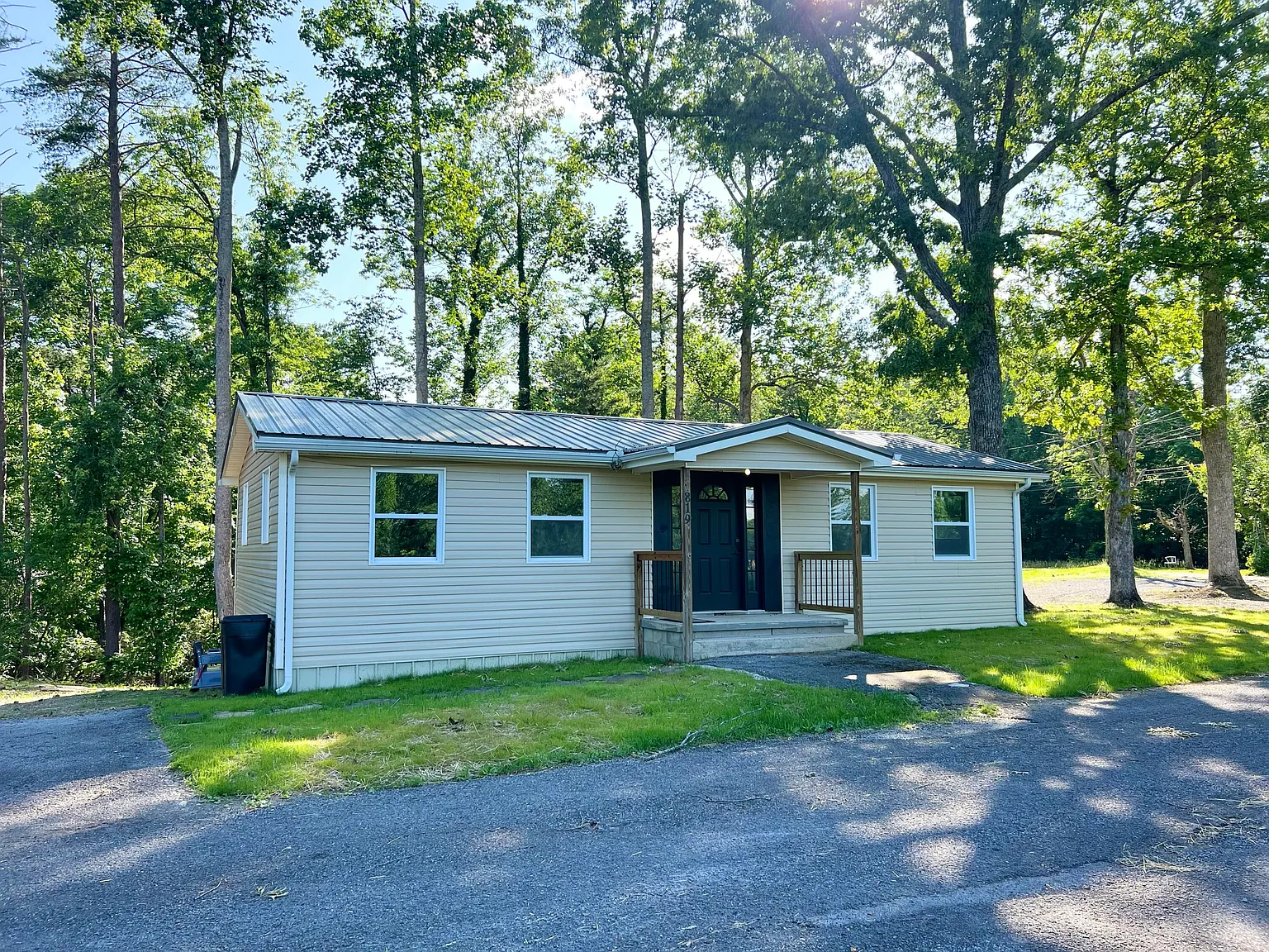 819 Scotts Chapel Rd photo 1