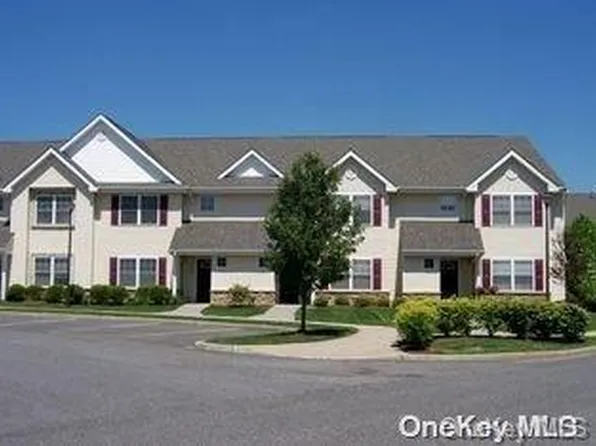 52 Morley Circle #52, Melville, NY 11747