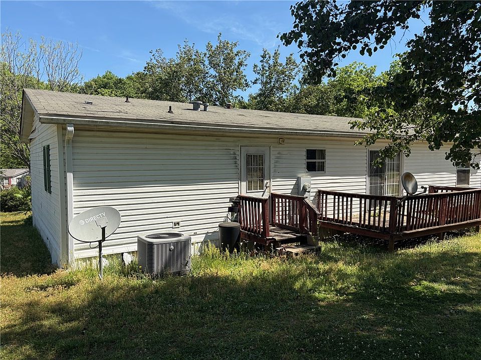2nd image of 104 Meadow Hills Dr