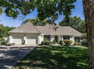 10515 Pawnee Ln, Leawood, KS 66206