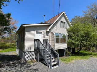 1079 Clover Rd, Long Pond, PA 18334