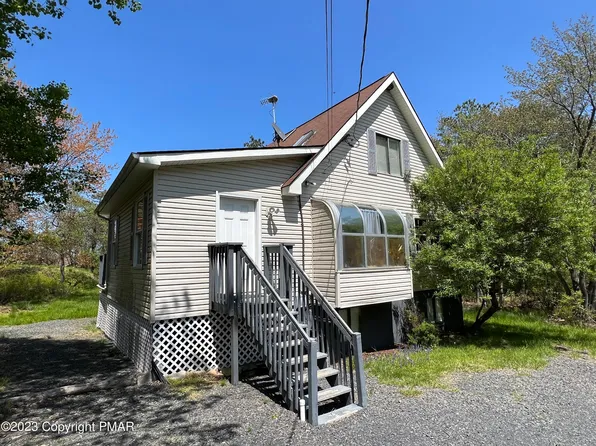 1079 Clover Rd, Long Pond, PA 18334