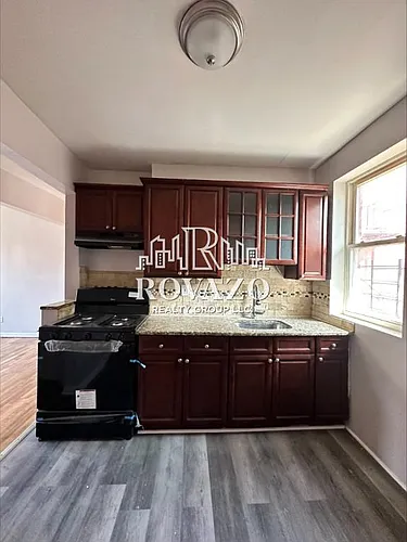 90 2nd Ave Photo 1