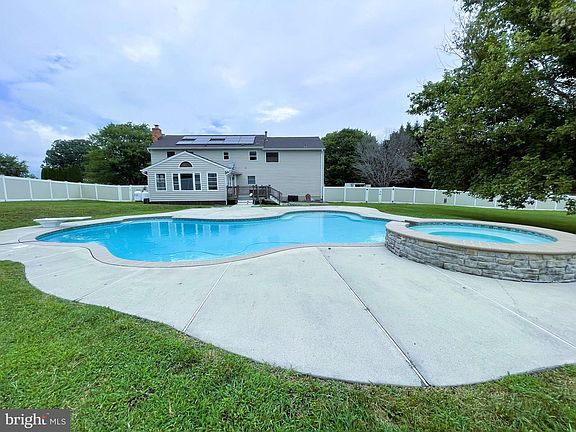 4th image of 670 Teton Dr