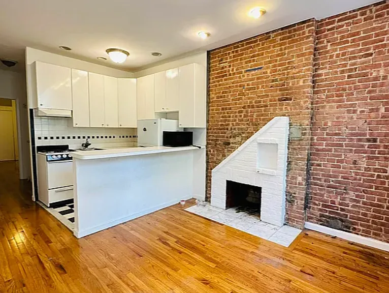 14 Jones St #3B — Photo 2