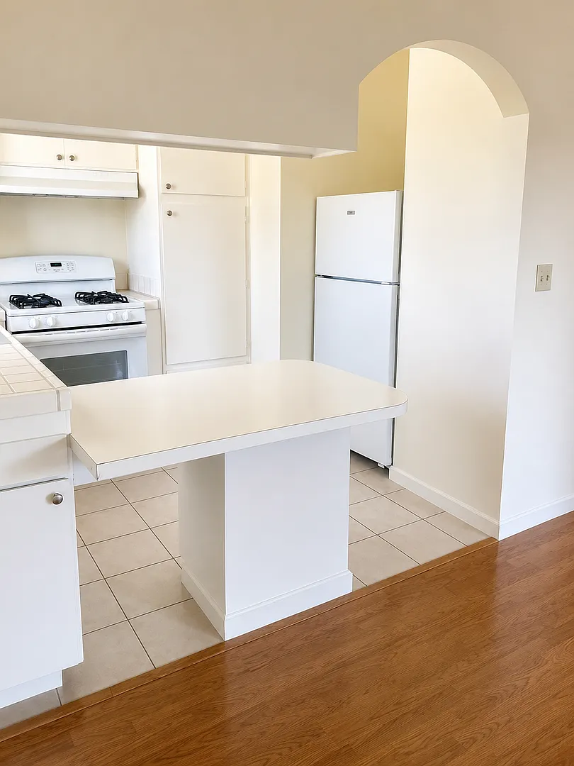 10192 Park Circle East — Photo 2