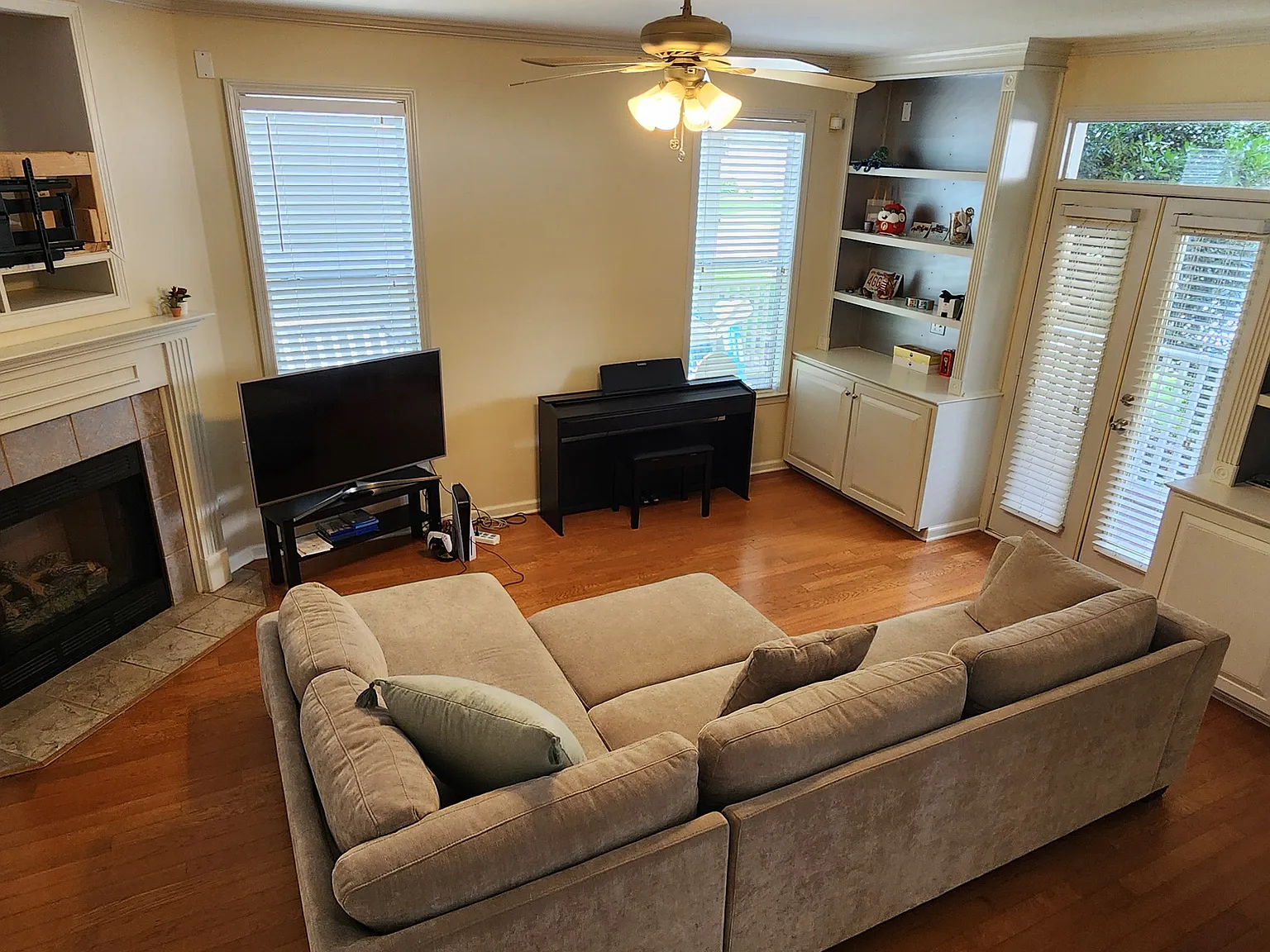3 bed, 2.5 bath, 1655 sqft, $2,200 — Photo 4