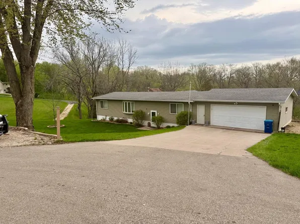 111 Sunset Ln, Guttenberg, IA 52052