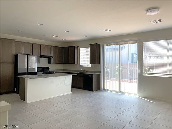 4th image of 9193 Oxford Blue Ave