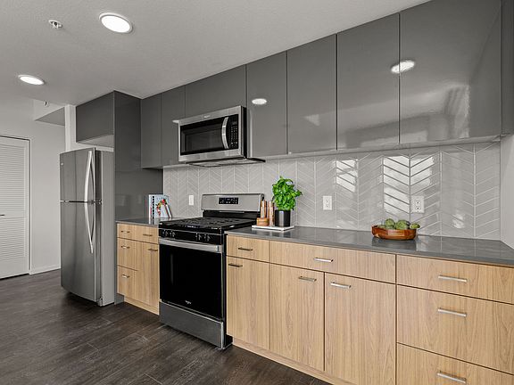 5th image of 875 NE 27th Ave #2-712