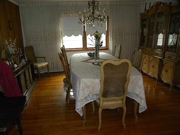 2nd image of 237 Sommerville Pl
