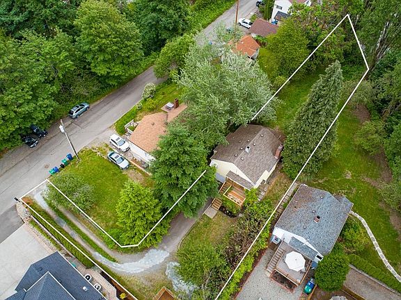 ...but the home can only be accessed from the dead-end street of SE 64th, giving this property immense privacy.