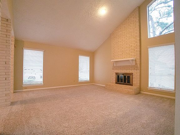 2nd image of 1923 Quail Valley East Dr