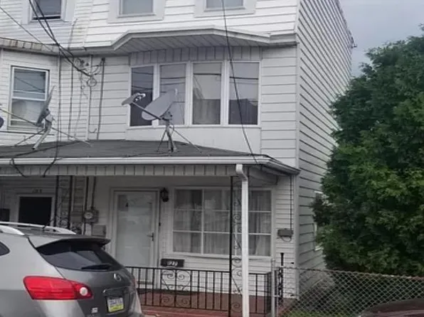 127 East Ave, Mount Carmel, PA 17851