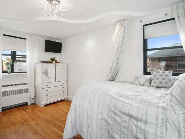 2807 Kings Highway image 3 of 5