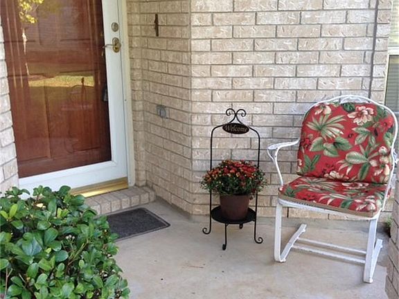 4th image of 923 Peach Blossom Dr