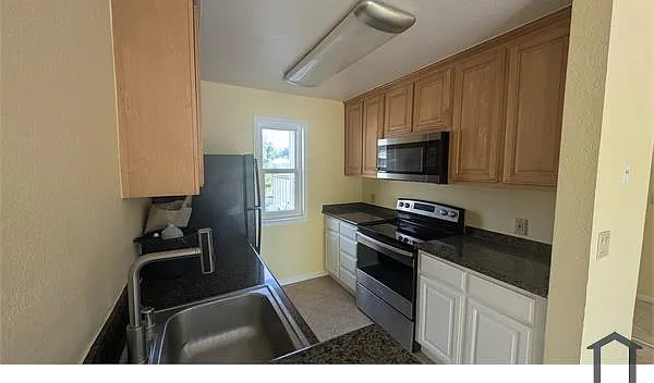 2 bed, 887 sqft, $3,000 — Photo 1