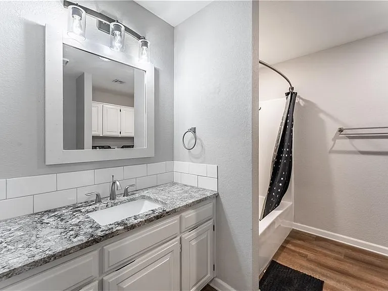 707 E Kara Ln — Photo 9