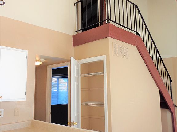 5th image of 847 Dawnview Ct