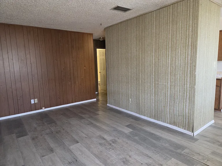 1008 E Logan Ave #3 — Photo 1