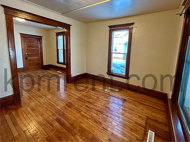 705 10th St NE — Photo 5
