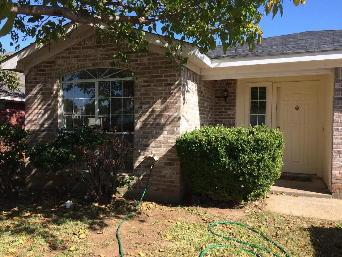 3 bed, 1345 sqft, $2,000 — Photo 3
