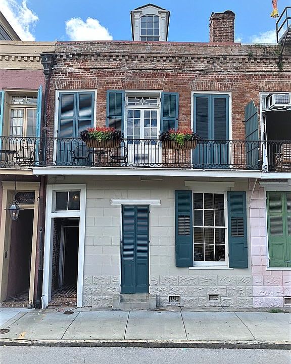 1st image of 935 Burgundy St APT 1