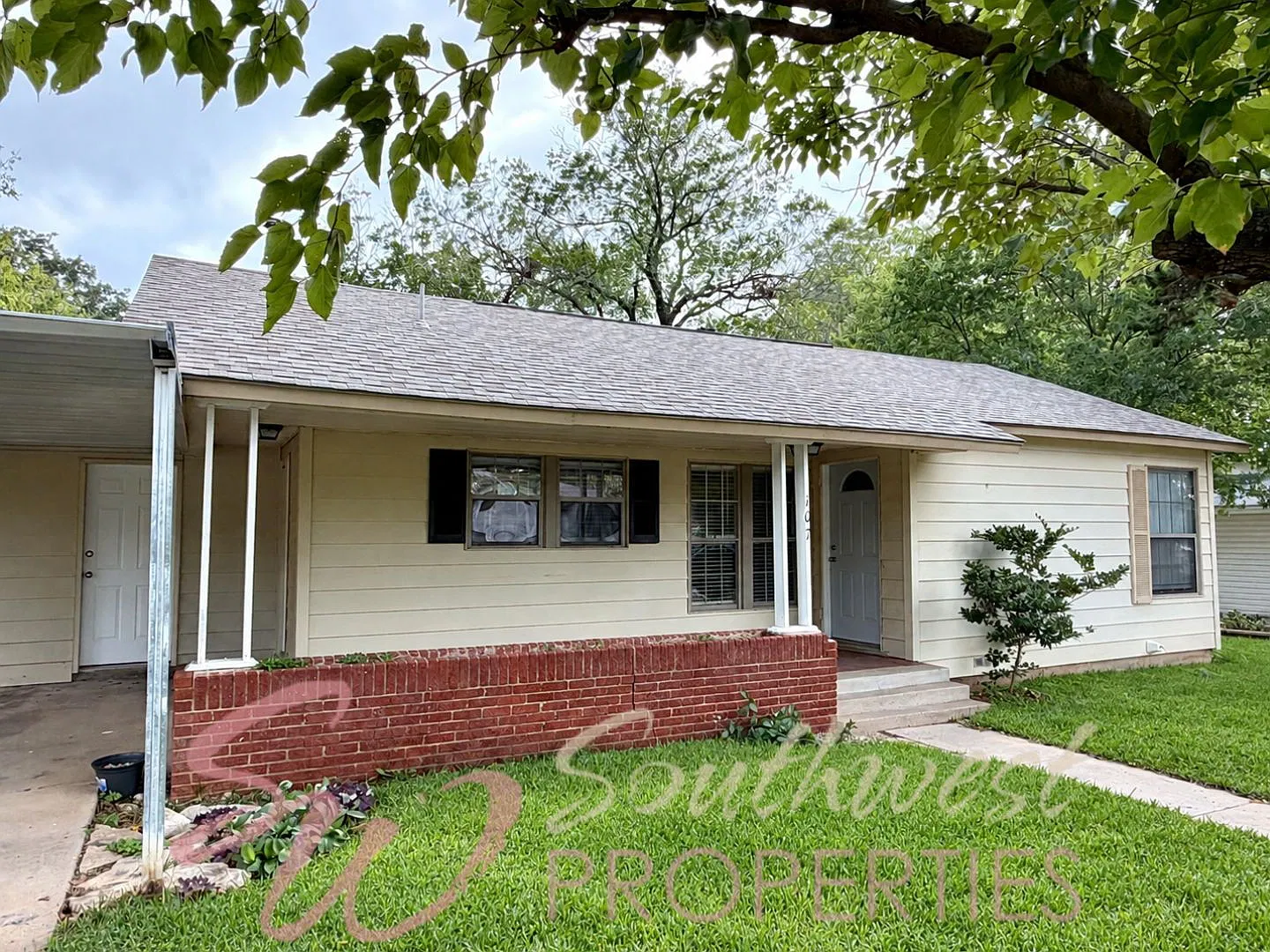 3 bed, 1.0 bath, 1253 sqft, $1,800 — Photo 2