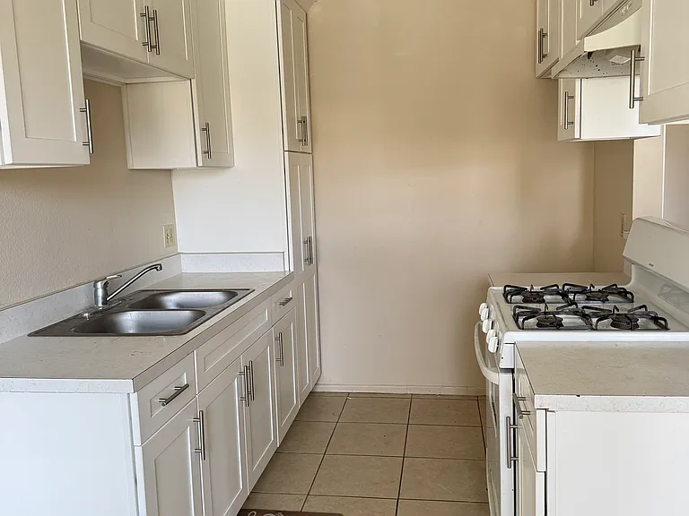 16941 Green Ln #10 — Photo 9