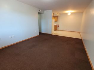102 E 2nd St #105, Hutchinson, KS 67501